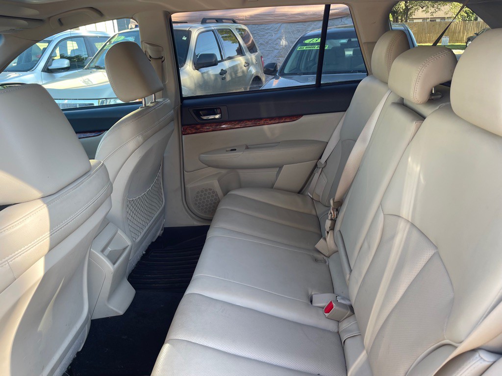 2011 Subaru Outback Image 15