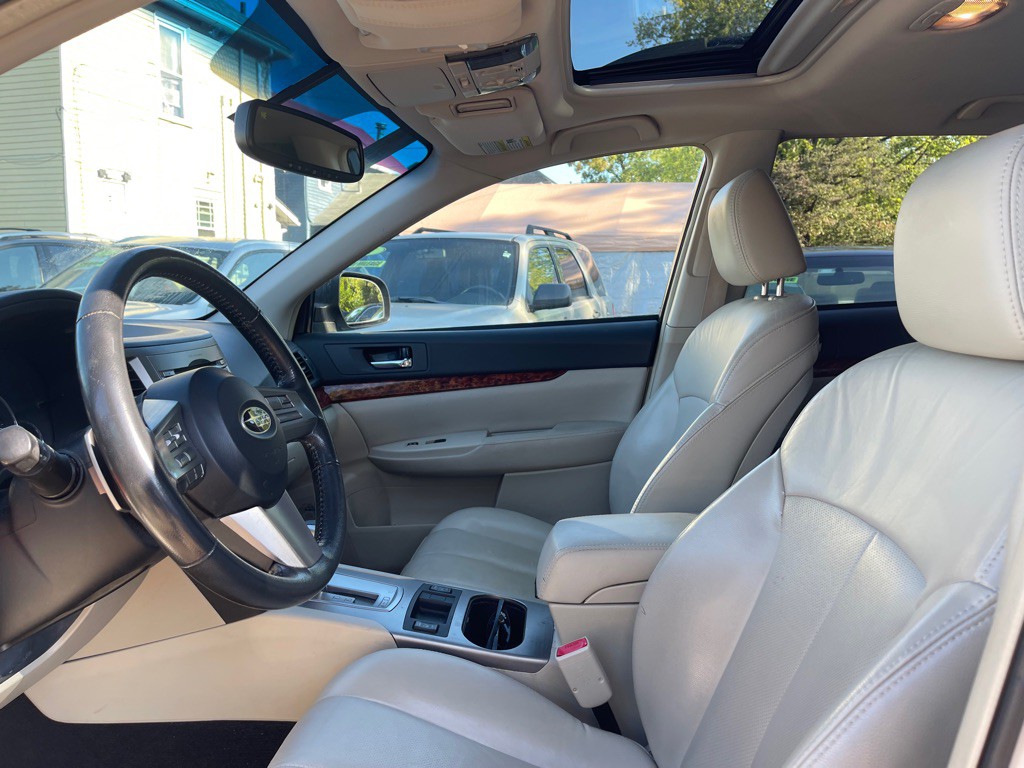 2011 Subaru Outback Image 17