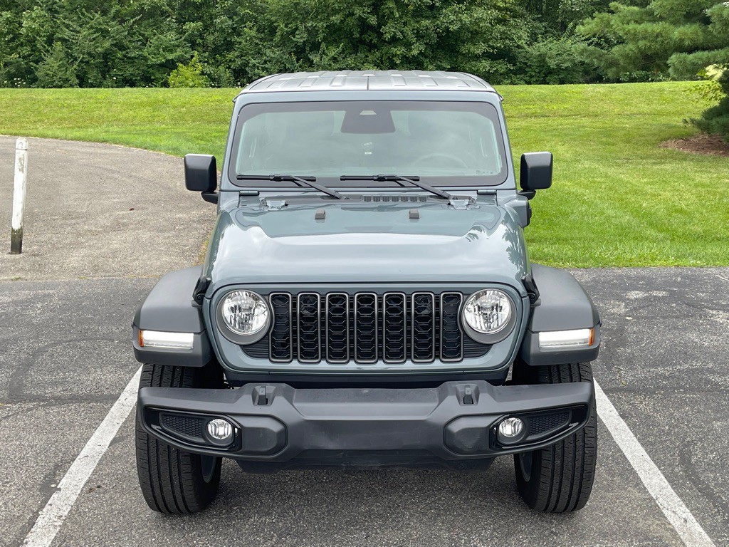 2025 Jeep Wrangler Image 2