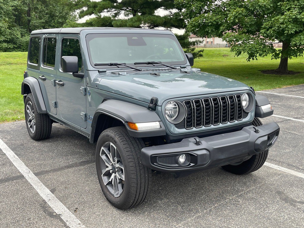 2025 Jeep Wrangler Image 3