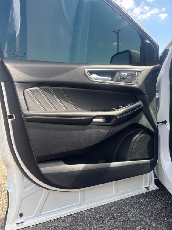 2020 Ford Edge Image 9