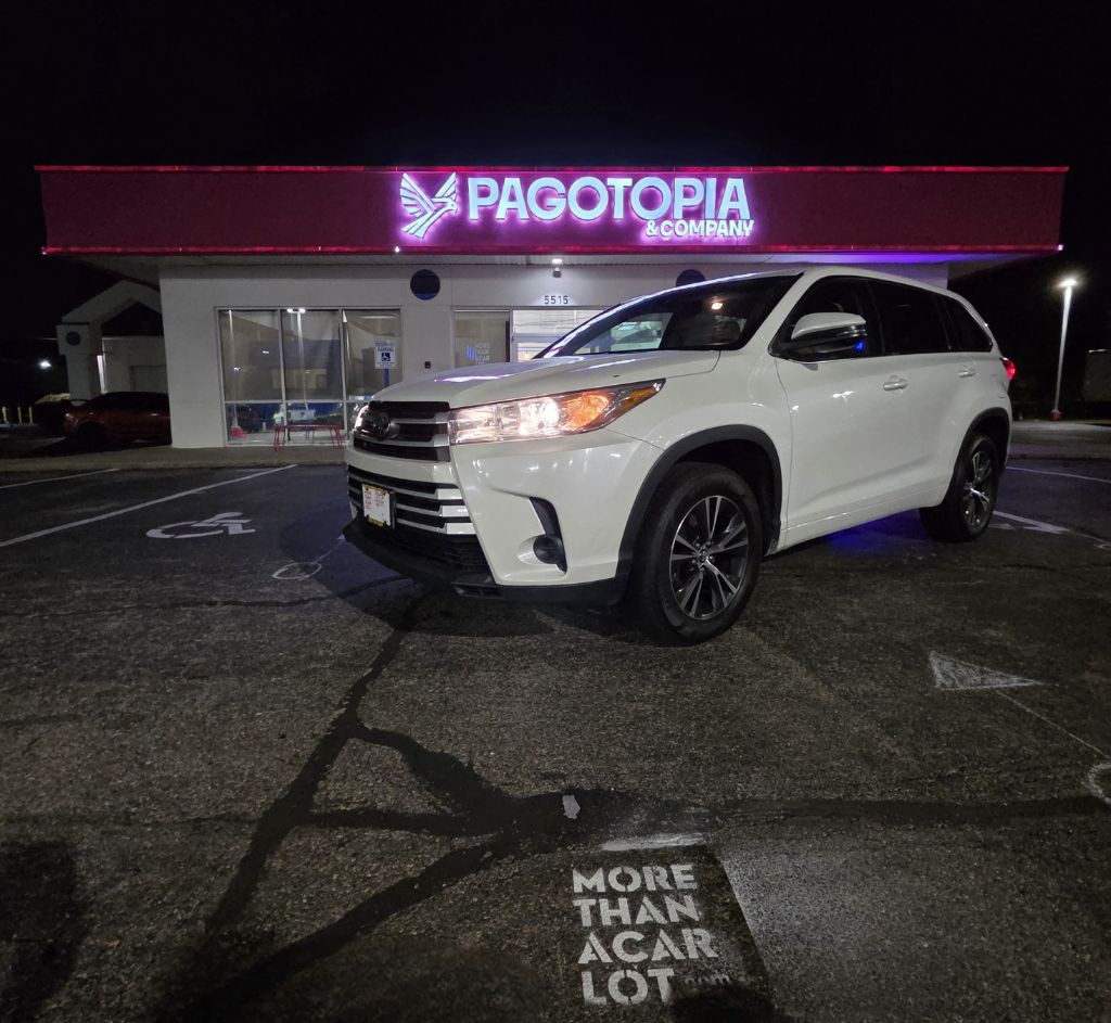 2017 Toyota Highlander Image 1