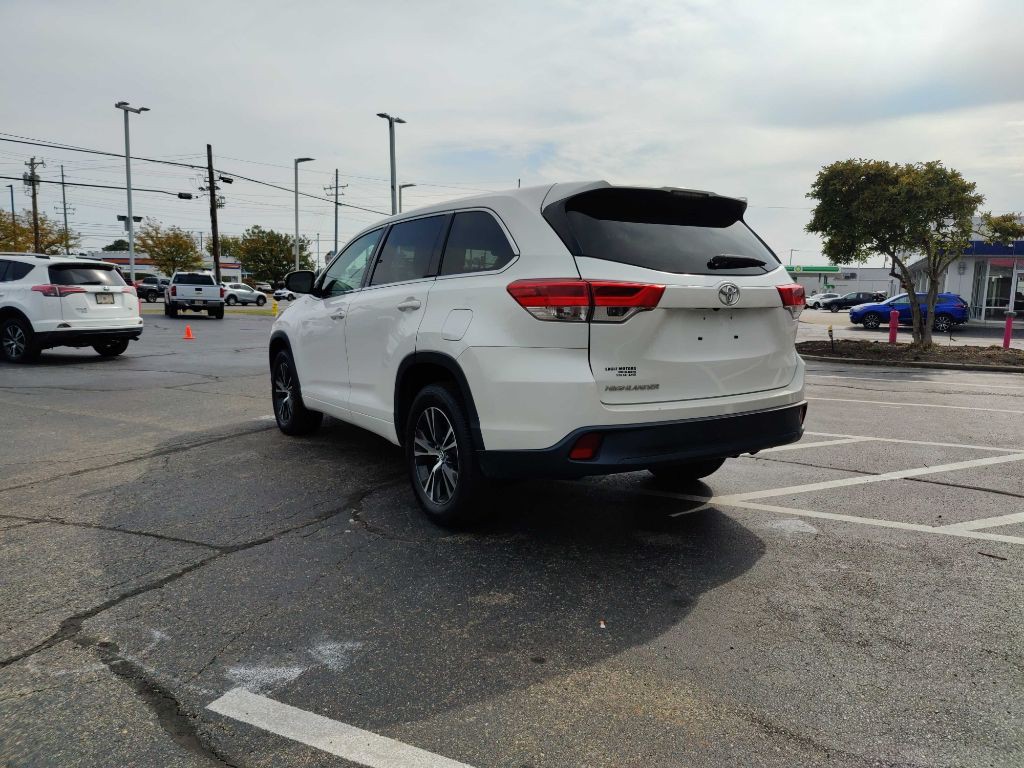 2017 Toyota Highlander Image 8