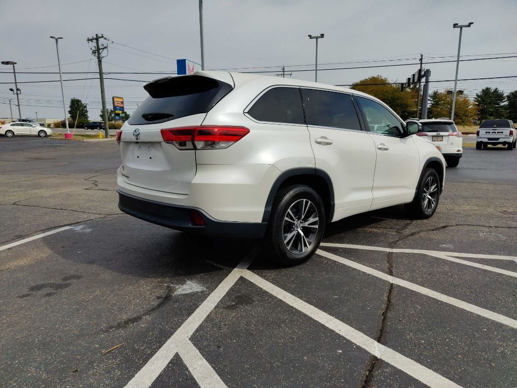 2017 Toyota Highlander Image 10