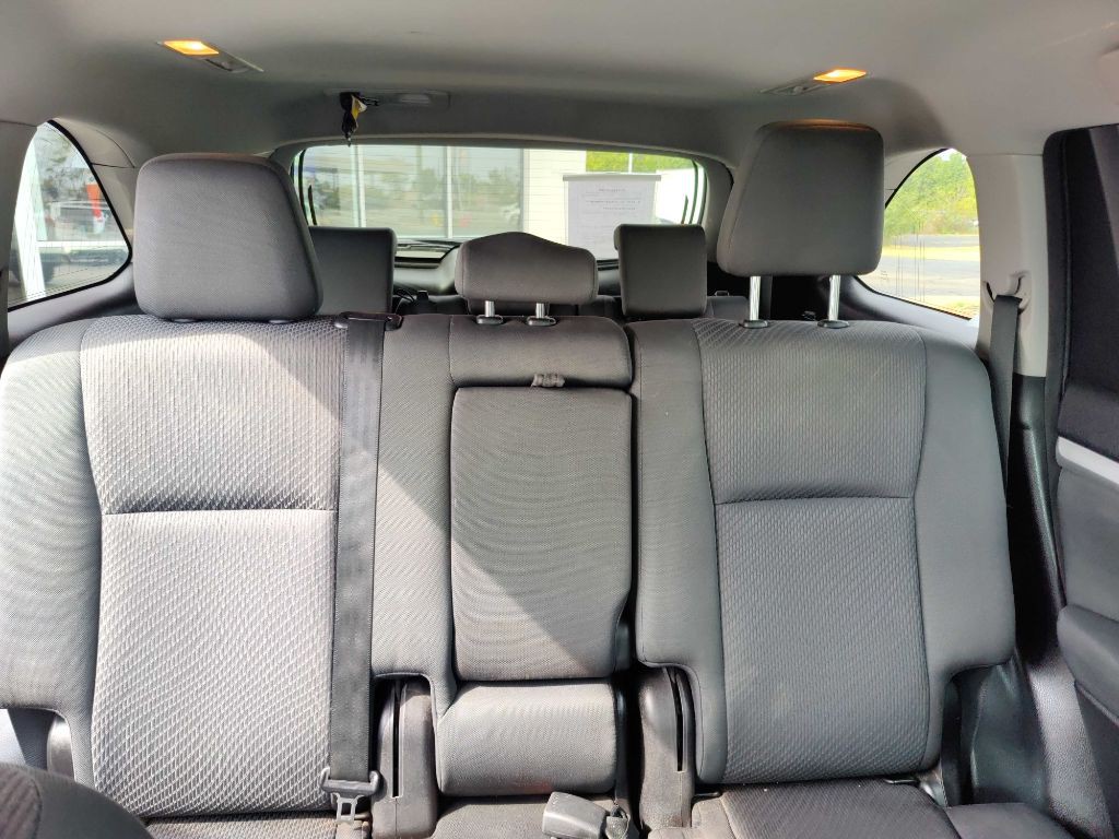 2017 Toyota Highlander Image 17
