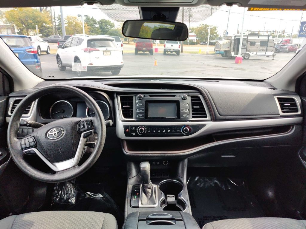 2017 Toyota Highlander Image 19