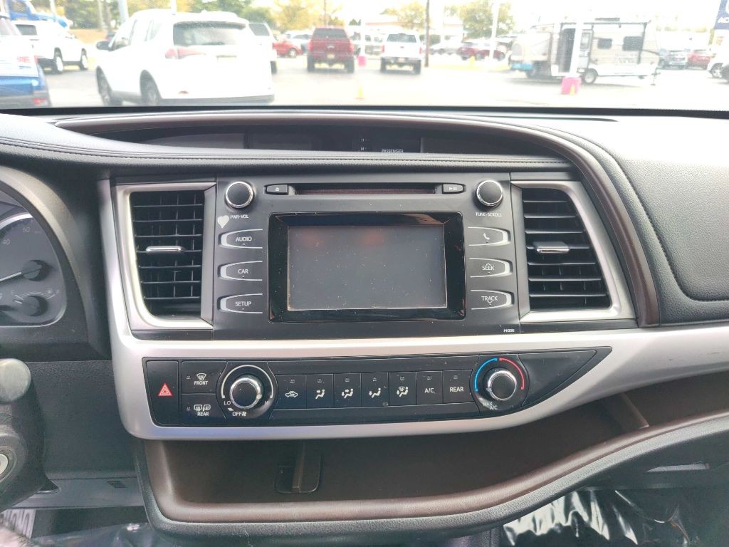 2017 Toyota Highlander Image 20
