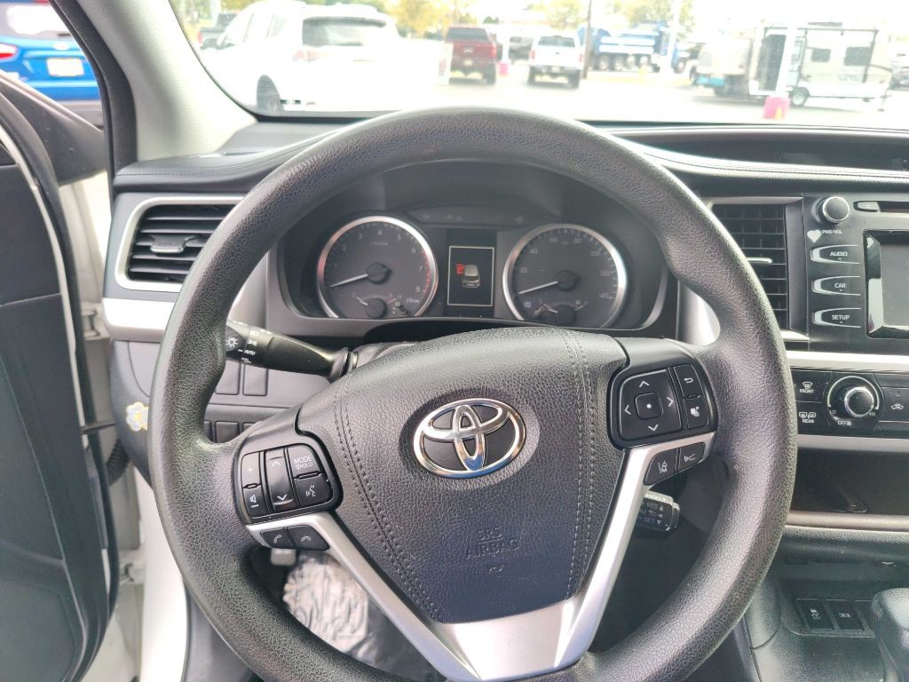 2017 Toyota Highlander Image 21
