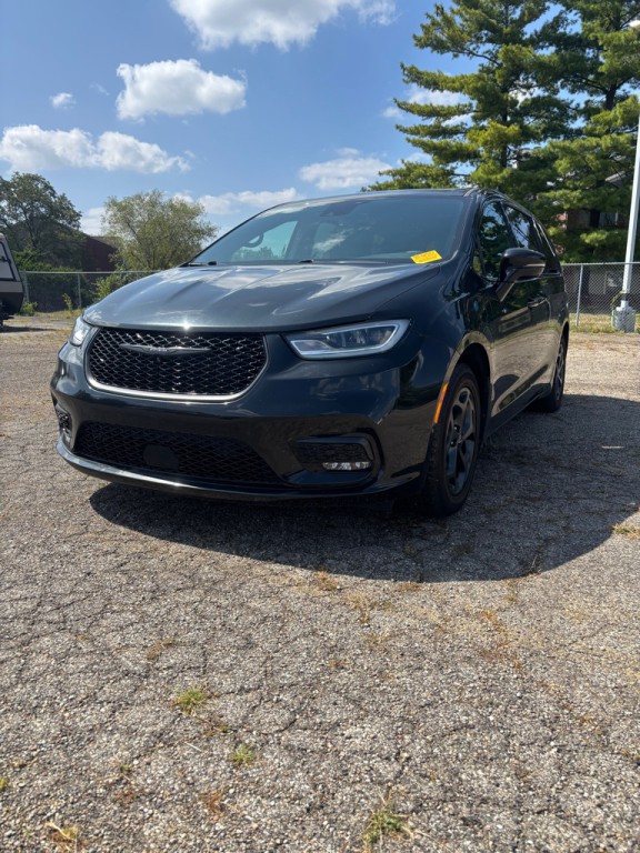 2022 Chrysler Pacifica Image 1