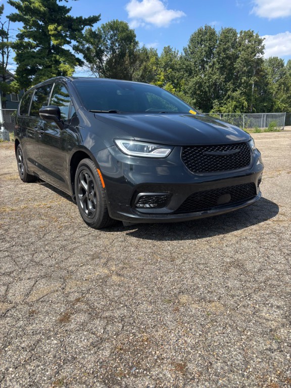 2022 Chrysler Pacifica Image 2