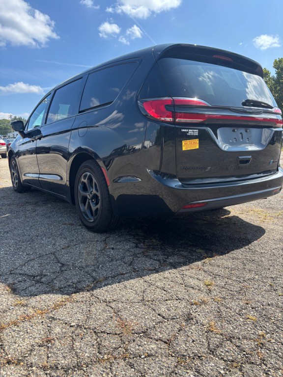 2022 Chrysler Pacifica Image 4