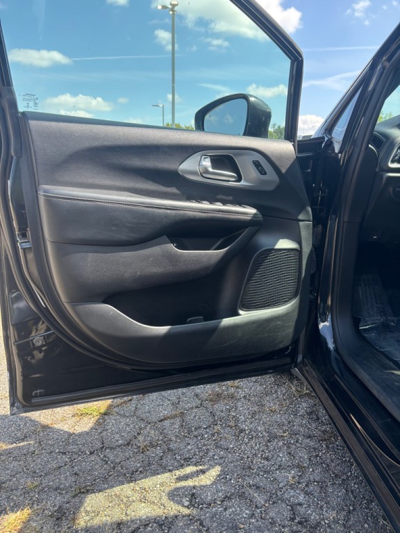 2022 Chrysler Pacifica Image 10