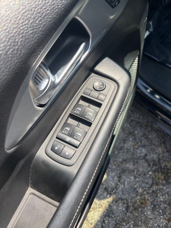 2022 Chrysler Pacifica Image 11