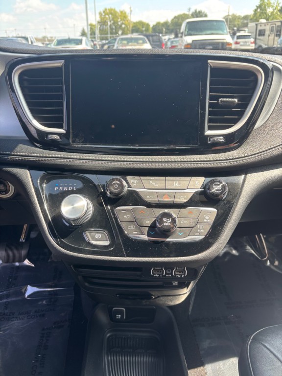 2022 Chrysler Pacifica Image 13