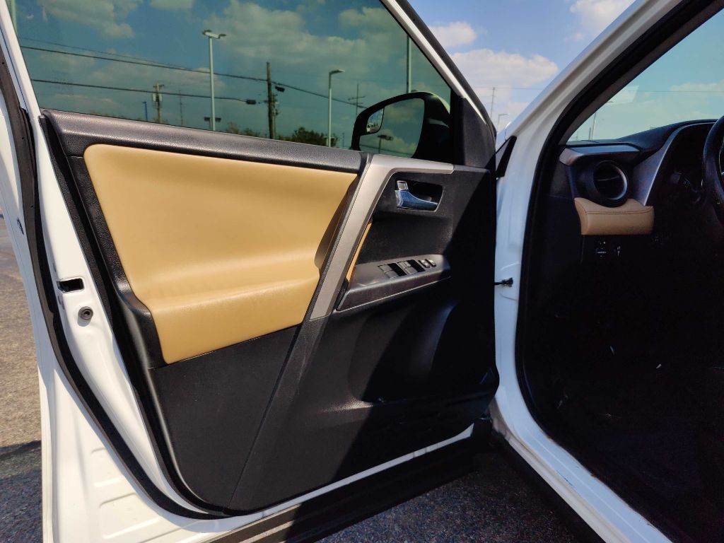 2016 Toyota Rav4 Image 10