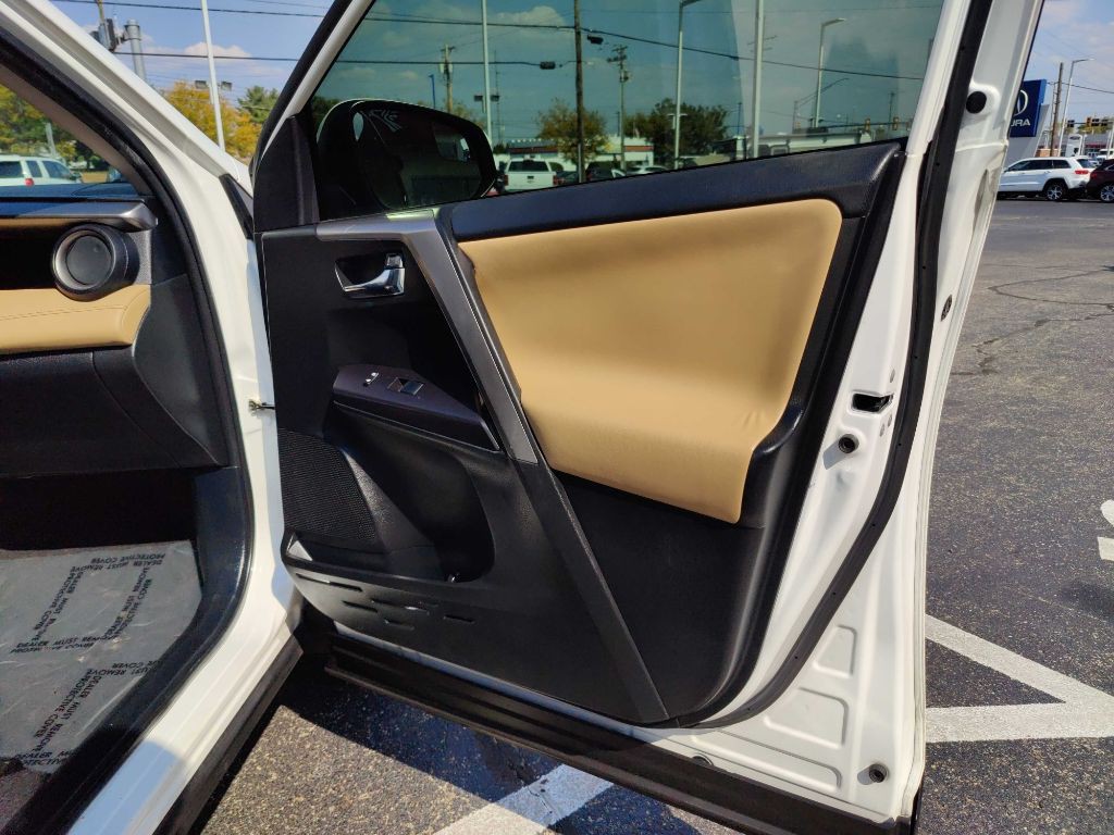 2016 Toyota Rav4 Image 14