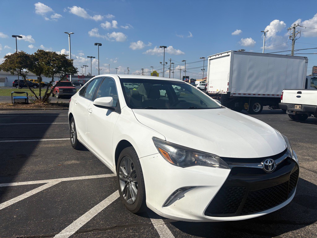 2017 Toyota Camry Image 2