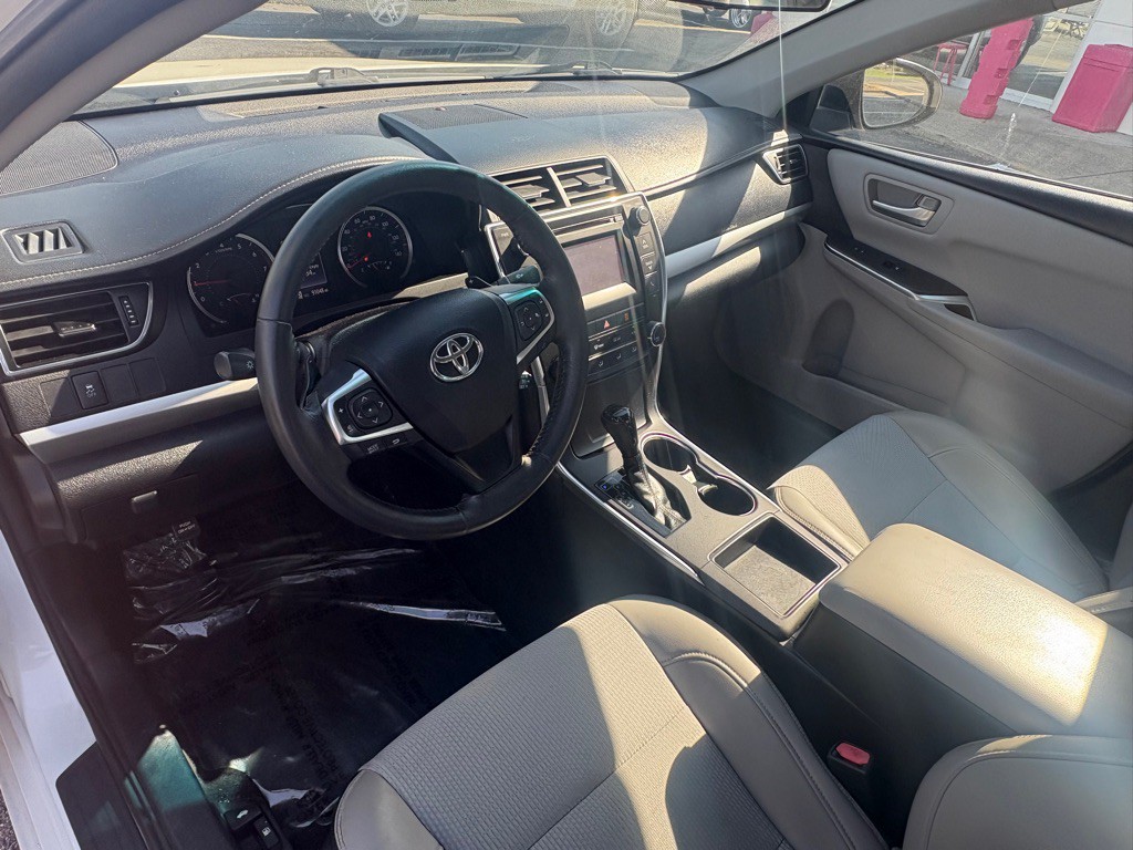 2017 Toyota Camry Image 3