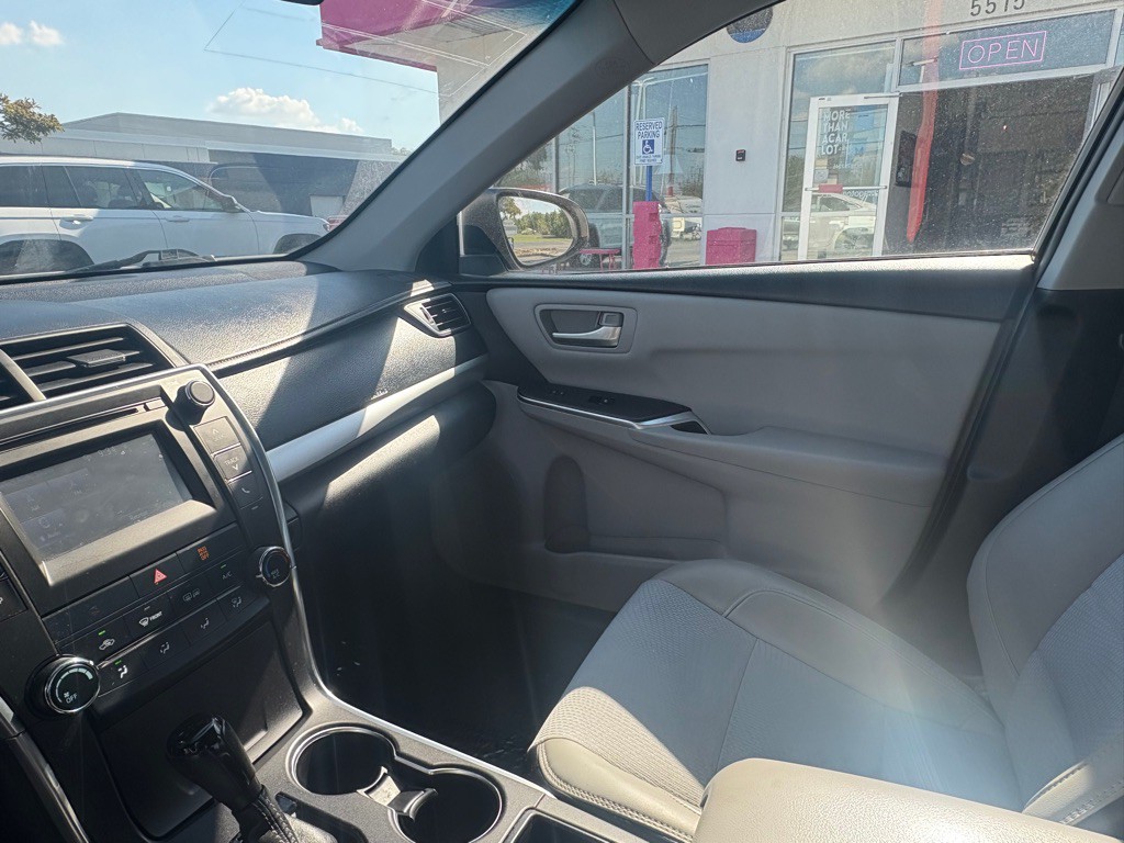 2017 Toyota Camry Image 5