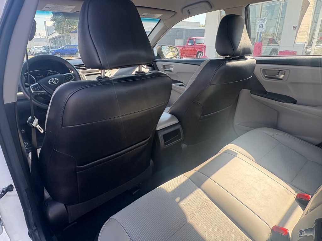 2017 Toyota Camry Image 6
