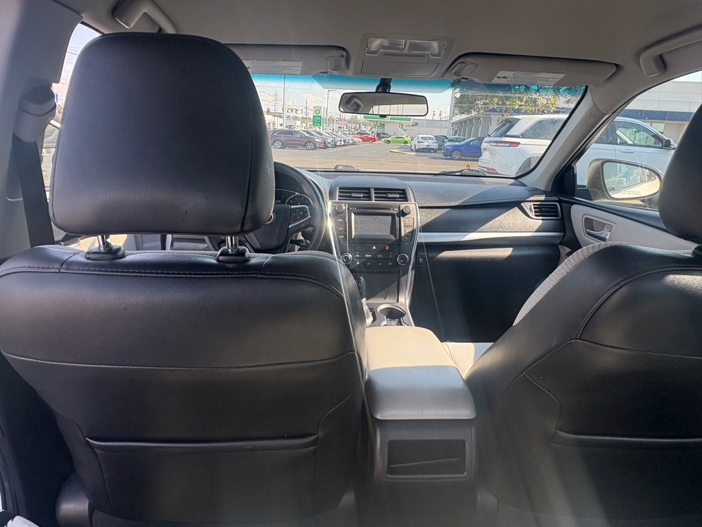 2017 Toyota Camry Image 8