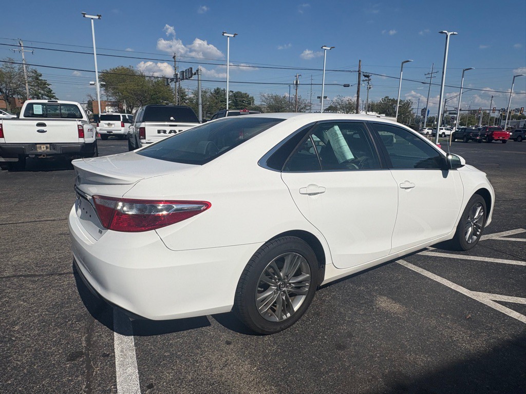 2017 Toyota Camry Image 9