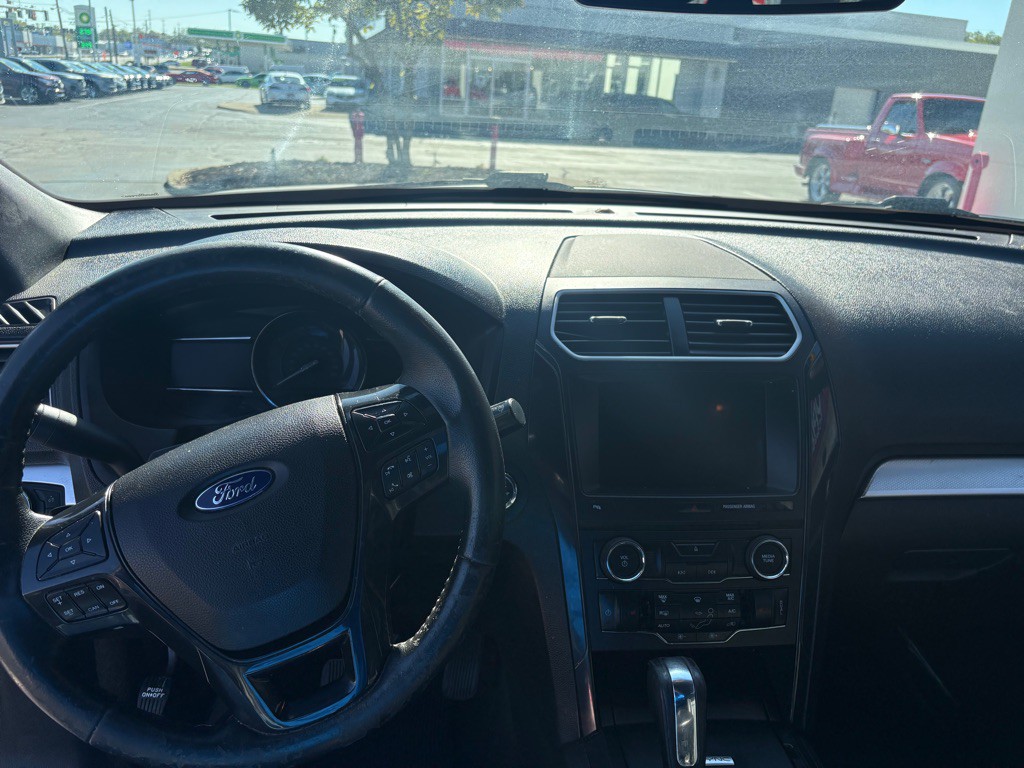 2017 Ford Explorer Image 6