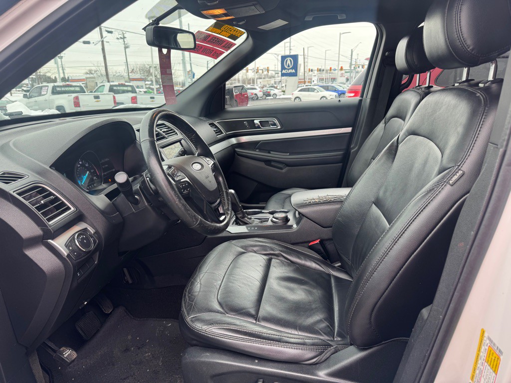 2017 Ford Explorer Image 2