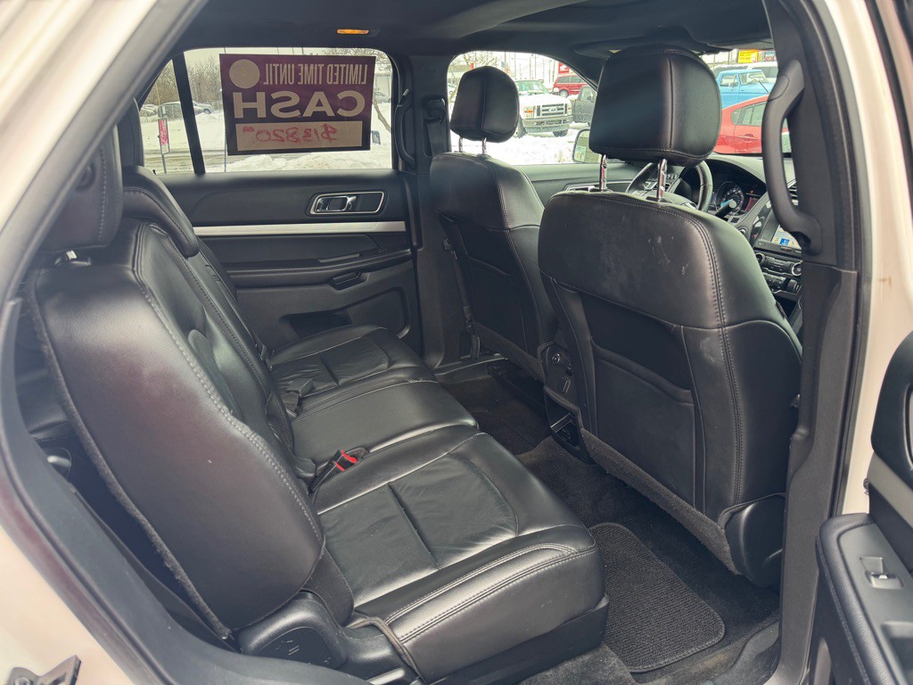 2017 Ford Explorer Image 9