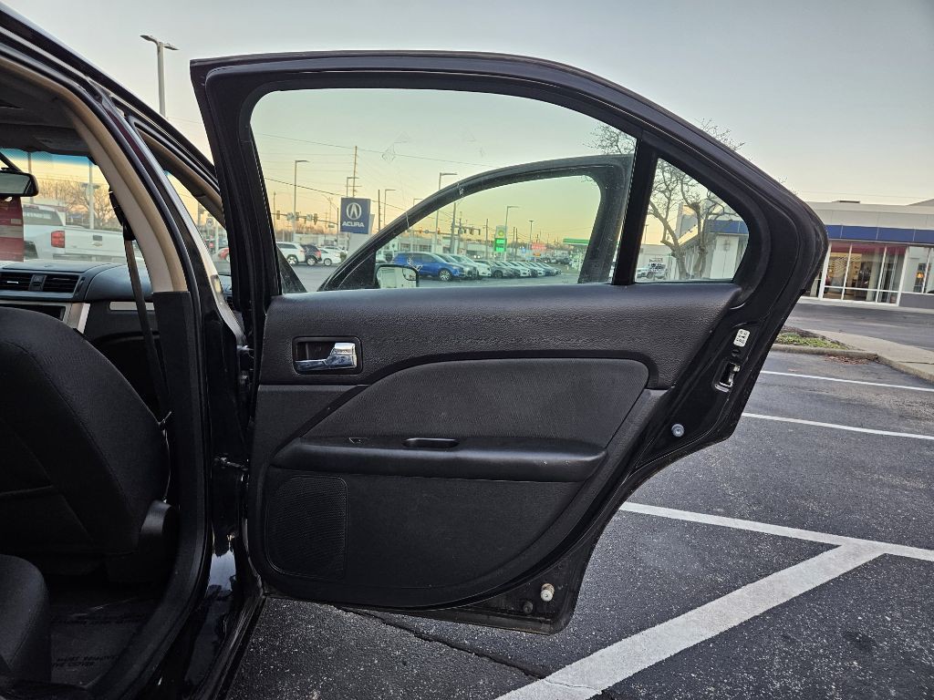 2011 Ford Fusion Image 18