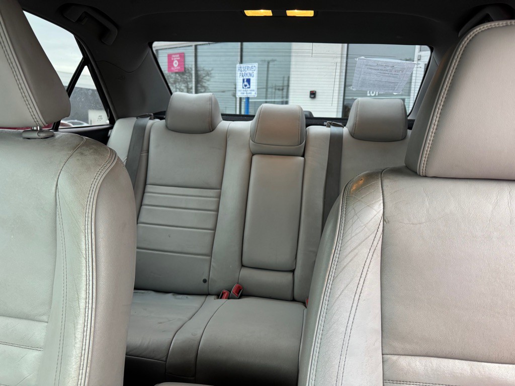 2016 Toyota Camry Image 8