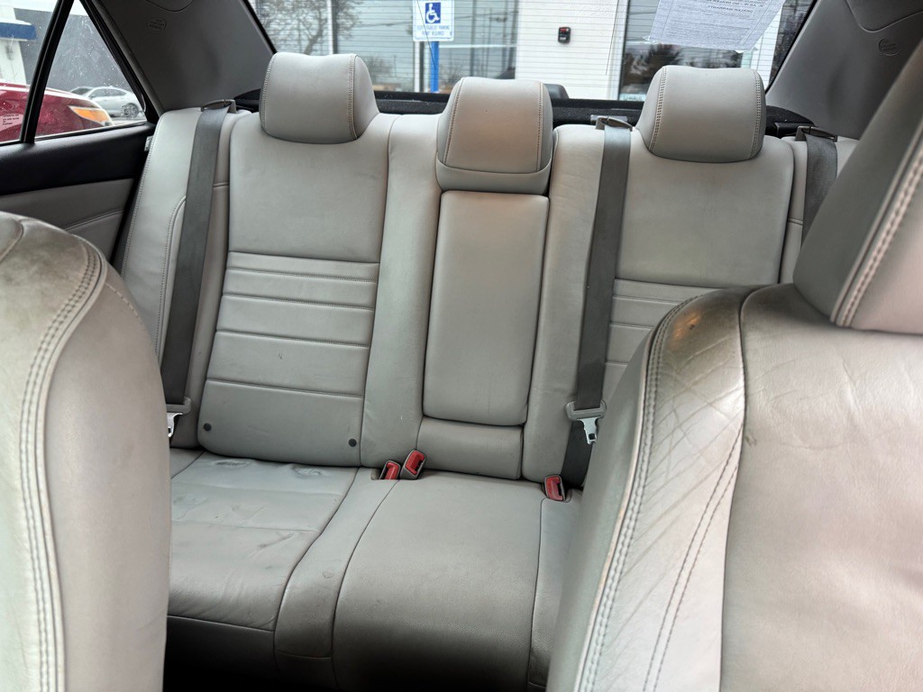 2016 Toyota Camry Image 9