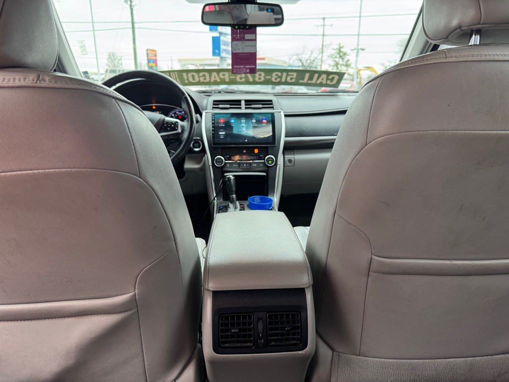 2016 Toyota Camry Image 11