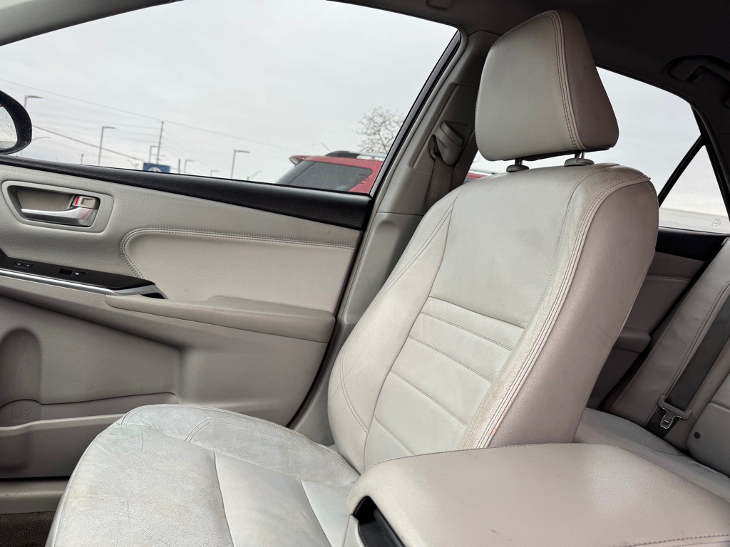 2016 Toyota Camry Image 6