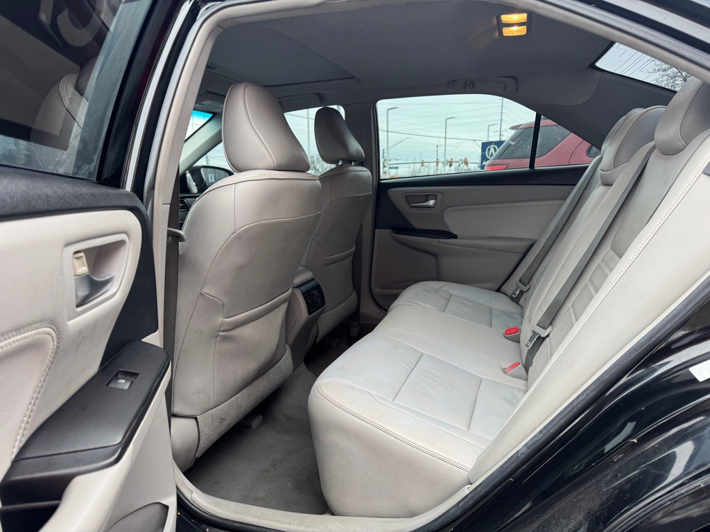 2016 Toyota Camry Image 9