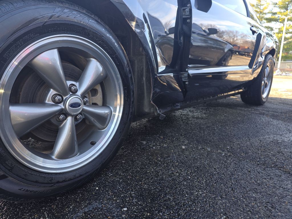 2008 Ford Mustang Image 6