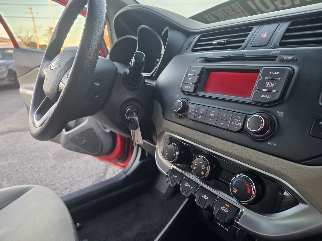 2013 Kia Rio Image 11