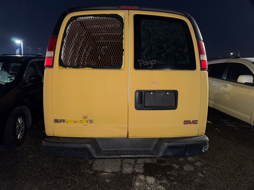 2005 GMC Savana Image 3
