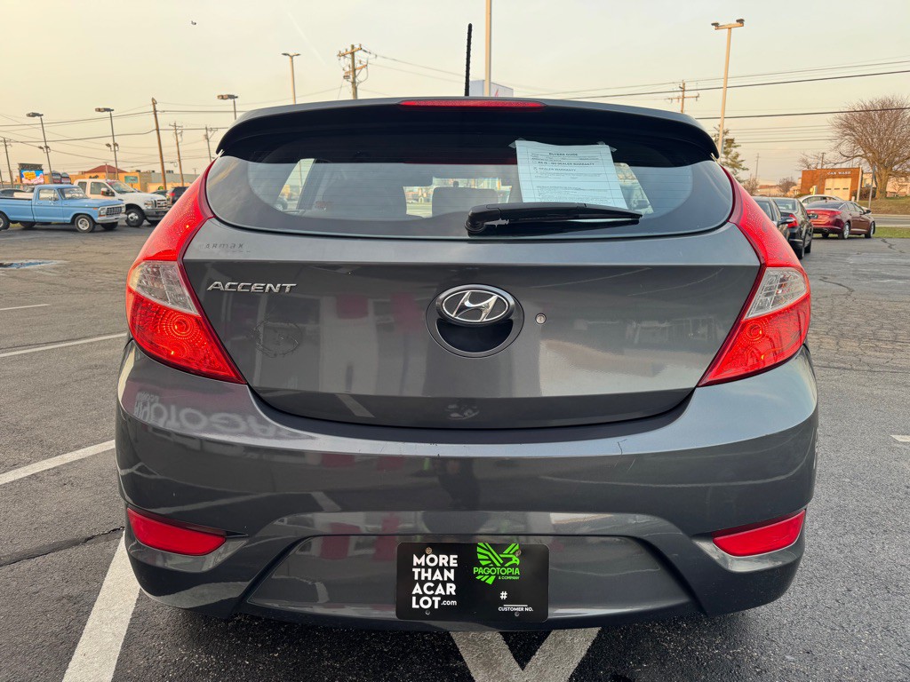 2012 Hyundai Accent Image 5