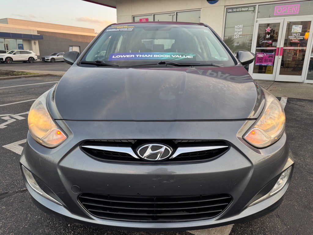 2012 Hyundai Accent Image 8