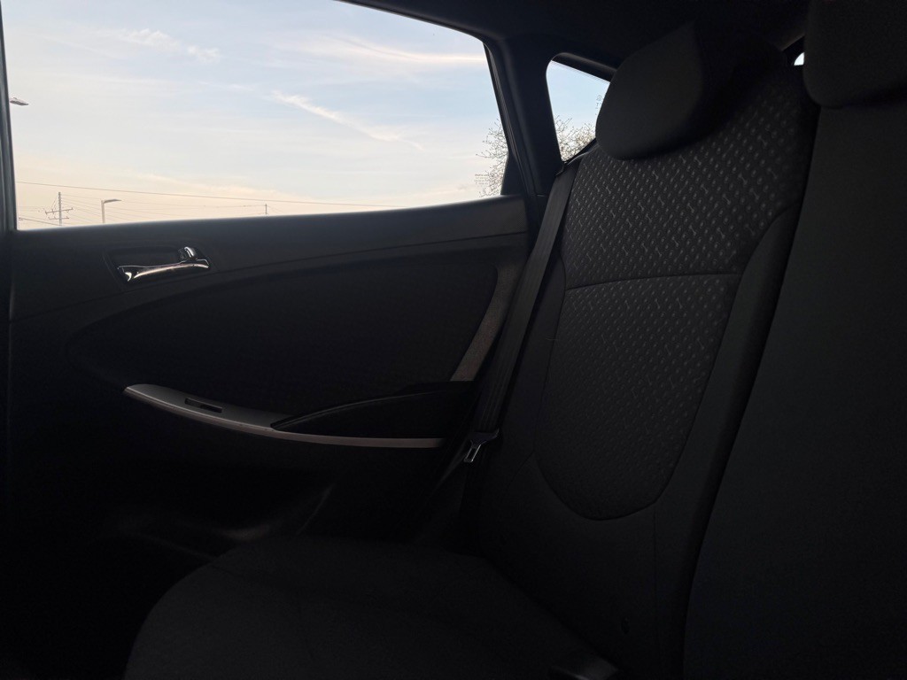 2012 Hyundai Accent Image 14