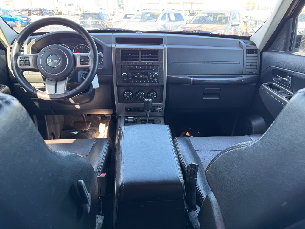 2012 Jeep Liberty Image 24