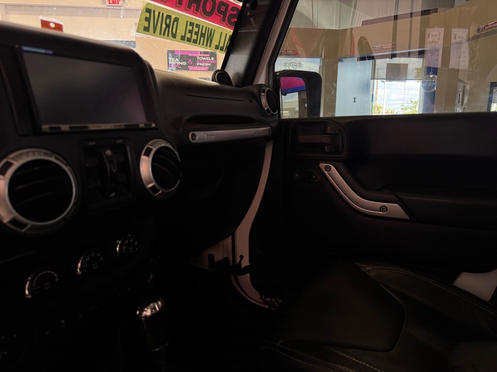 2013 Jeep Wrangler Unlimited Image 8