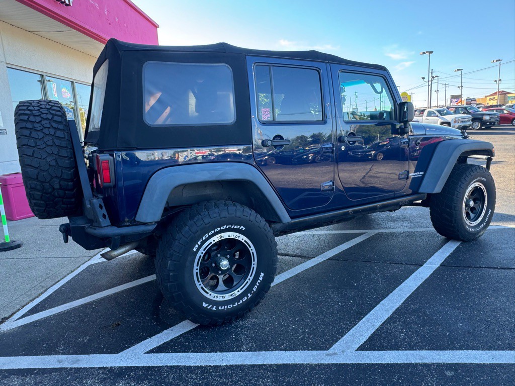 2013 Jeep Wrangler Unlimited Image 2