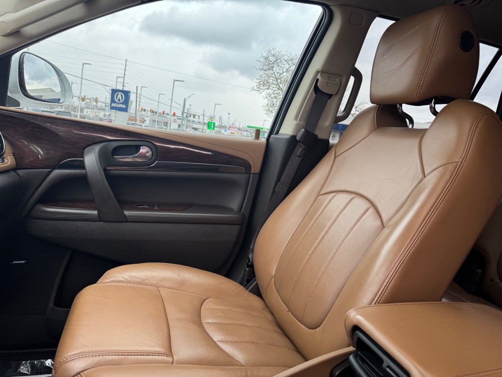 2016 Buick Enclave Image 9
