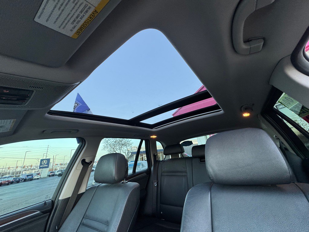 2011 BMW X5 Image 12