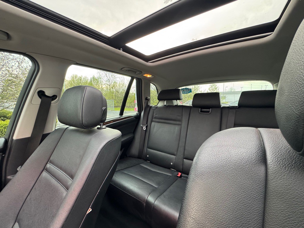 2011 BMW X5 Image 25