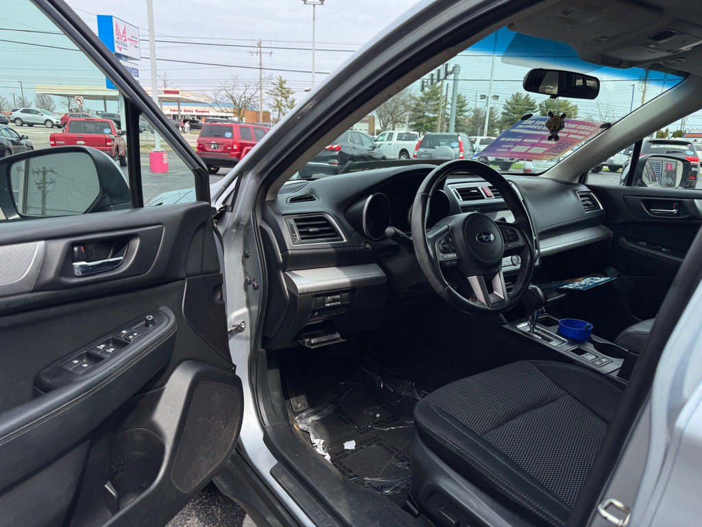 2017 Subaru Outback Image 2