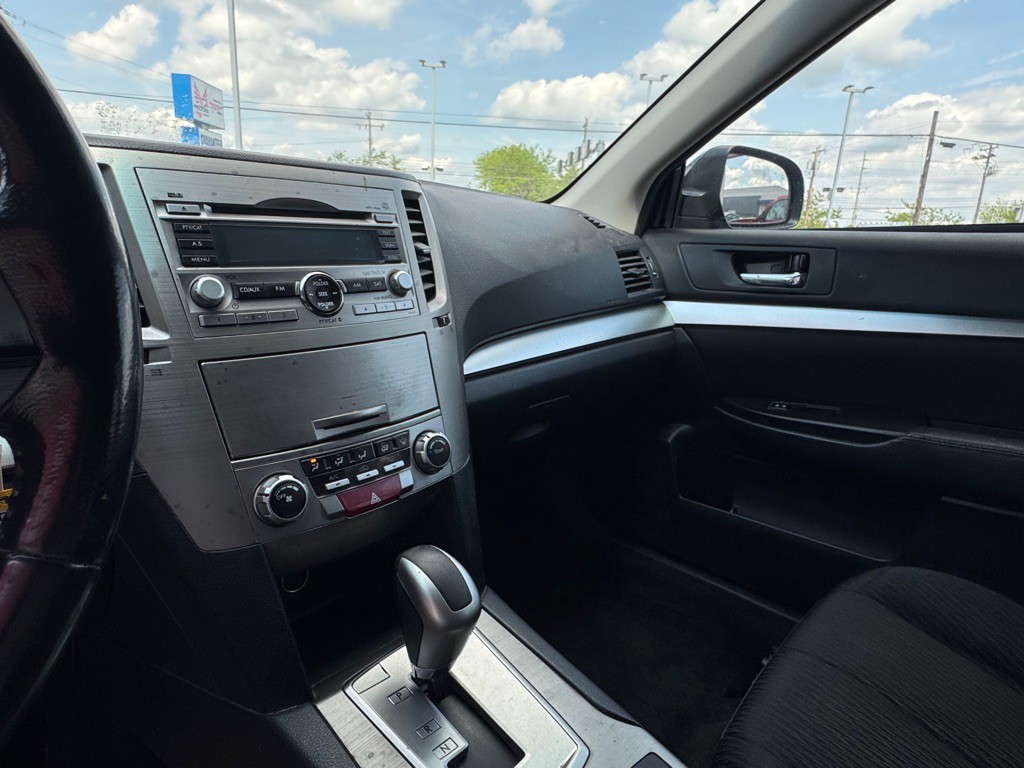 2011 Subaru Outback Image 12