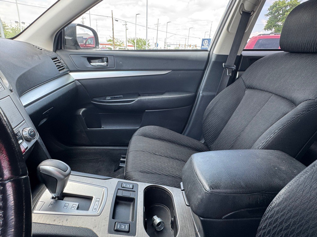 2011 Subaru Outback Image 13